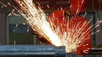 China's industrial profits extend decline in July